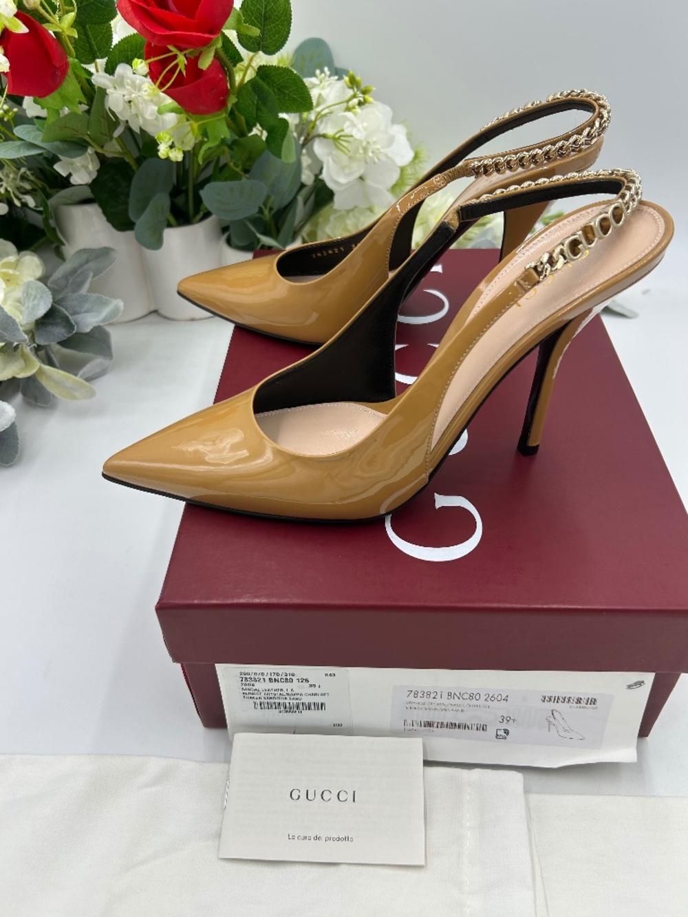 Women’s Gucci Signoria Patent chain sling back pumps. Size 39.5. Made in Italy.